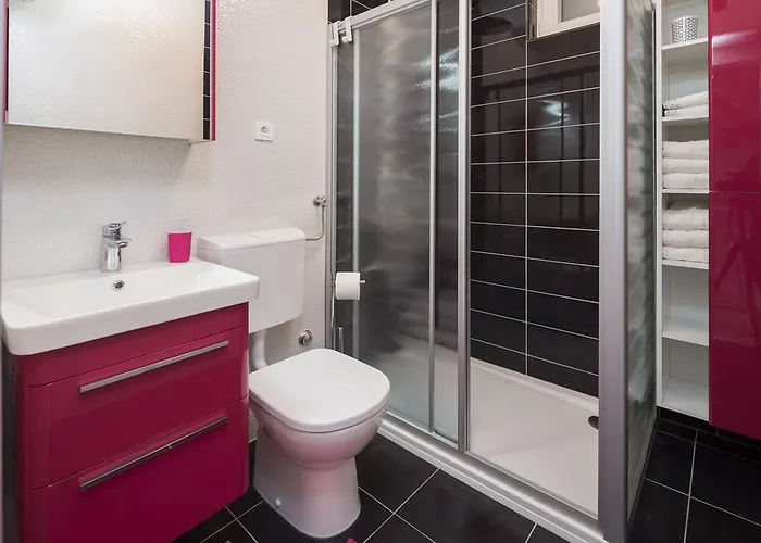 Old City Luxury Iris Apartment