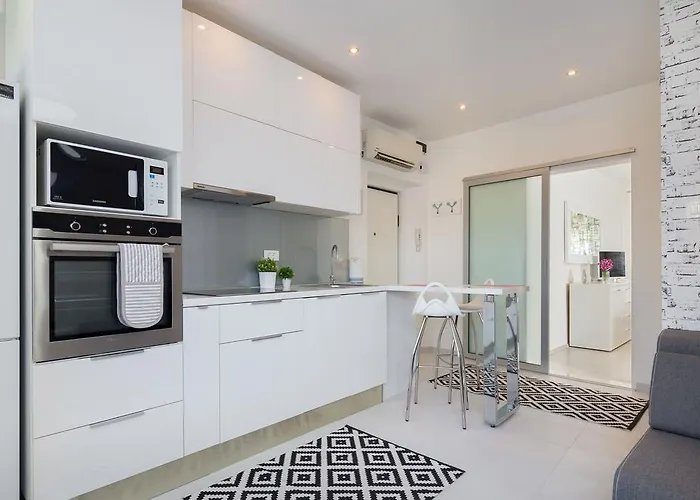 Old City Luxury Iris Apartment *