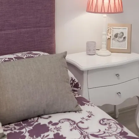 아파트 Old Luxury Iris